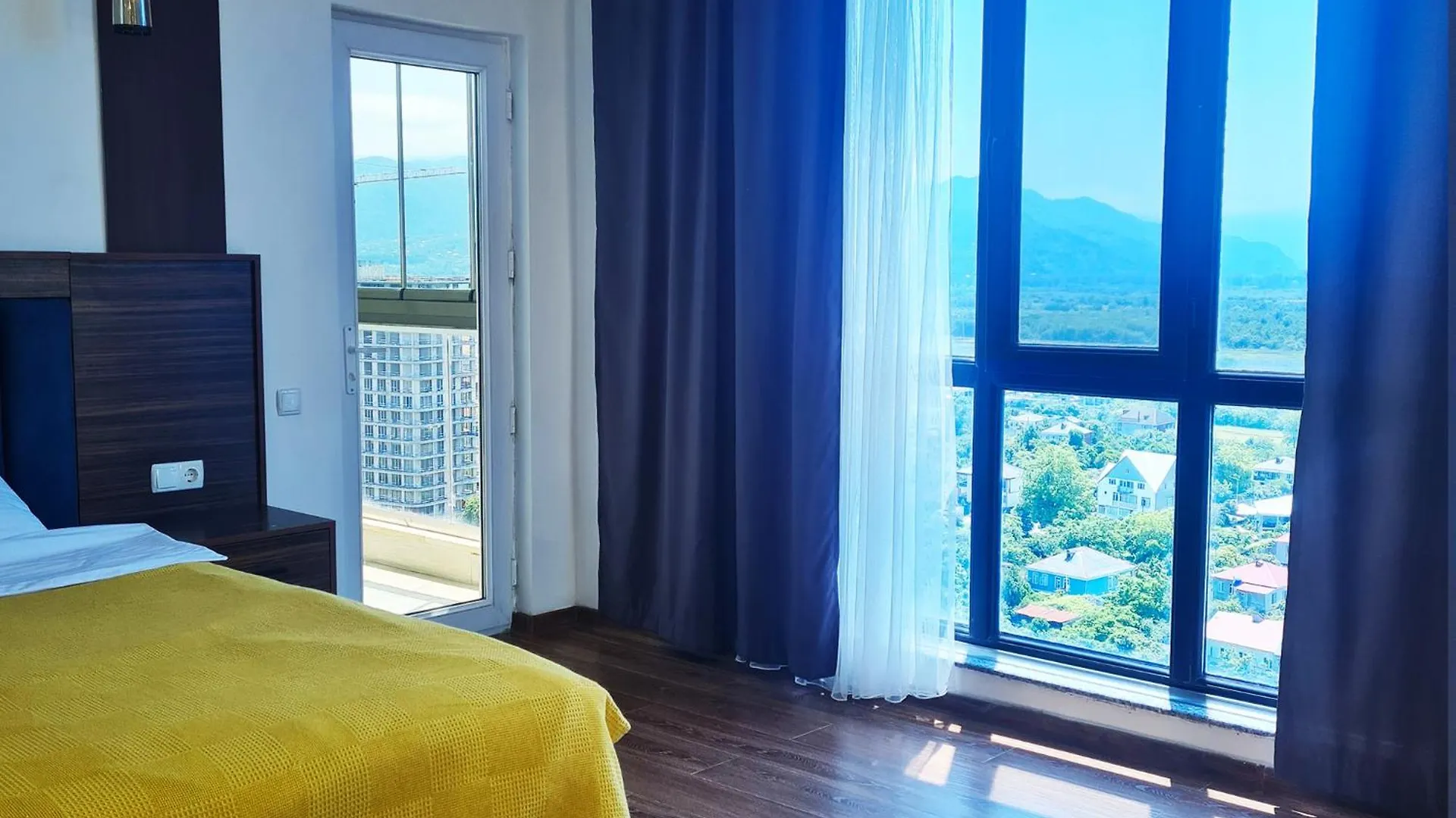 Panoramic #1 Sea Mountain View 1Br Apartment Living Room, Balcony, Kitchen 바투미