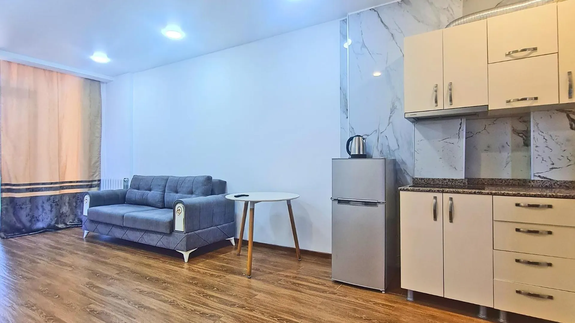 Panoramic #1 Sea Mountain View 1Br Apartment Living Room, Balcony, Kitchen 바투미