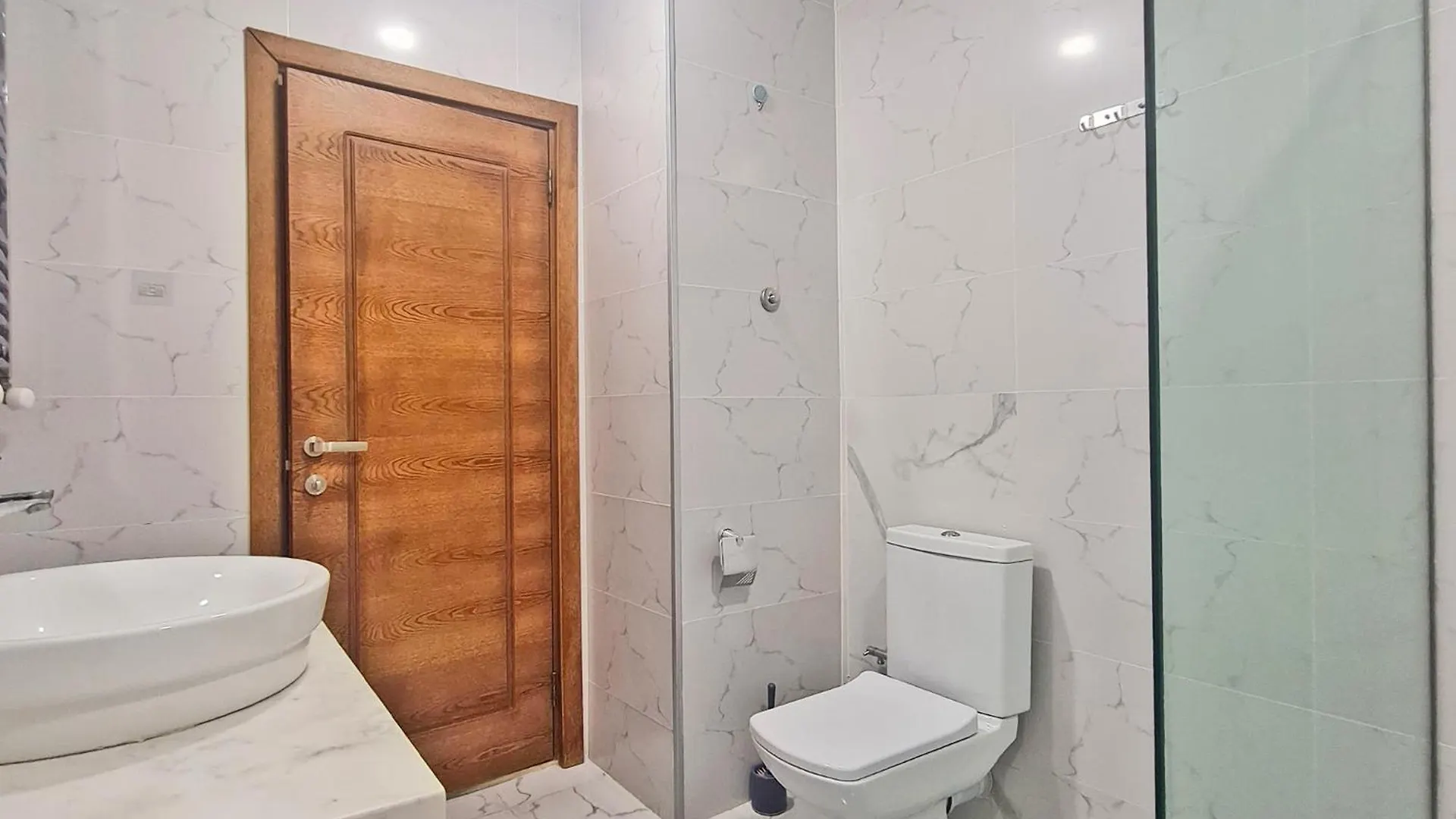 Panoramic #1 Sea Mountain View 1Br Apartment Living Room, Balcony, Kitchen 바투미